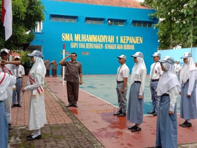 Upacara Bendera Setiap Senin